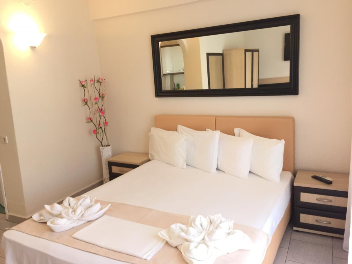 Hotel Alexandros II Торони Екстериор снимка