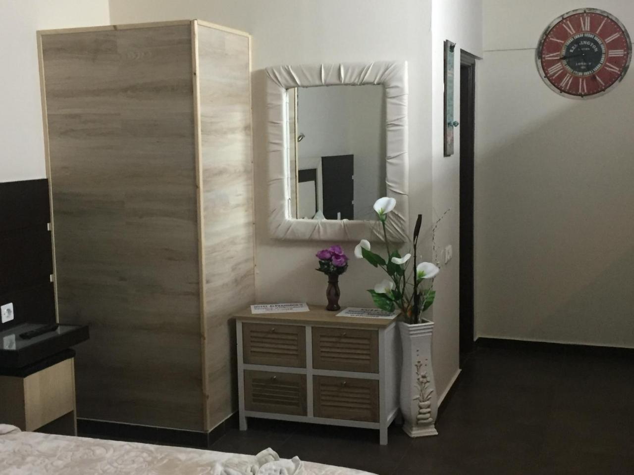 Hotel Alexandros II Торони Екстериор снимка